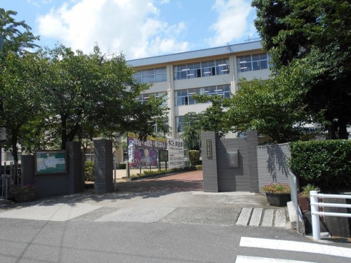 伊丹市立北中学校 徒歩13分。 990m