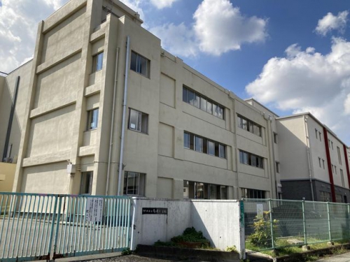 伊丹市立有岡小学校 徒歩6分。 410m