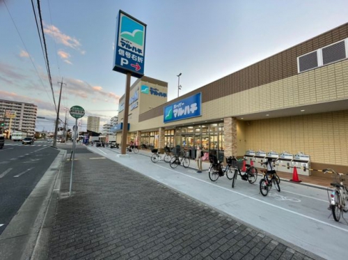 スーパーマルハチ新伊丹店 徒歩4分。 280m