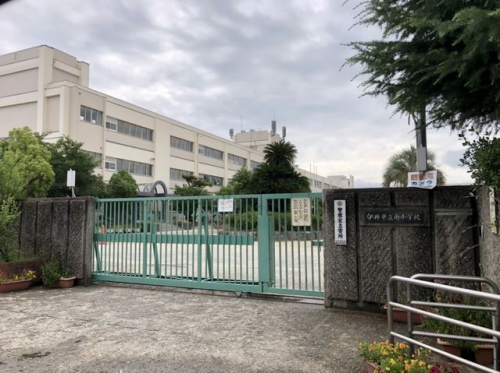 伊丹市立南小学校 徒歩11分。 870m