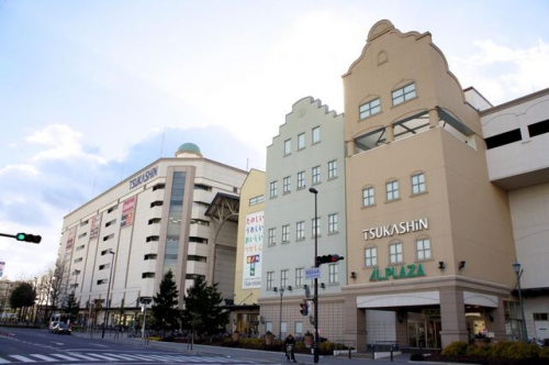 グンゼタウンセンターつかしん 徒歩35分。大型ショッピング施設スーパー・飲食店・洋品店はもちろん、児童遊具や噴水、隣には温泉施設湯の華廊もございます。ご家族で一日中楽しむことが出来ます♪ 2230m