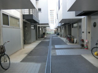 玄関前