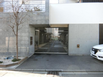 玄関前