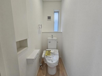 トイレは１階と２階の２カ所に設置！階段を上り下りせずに使用できるので、年配の方にも安心です！