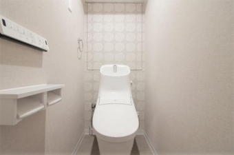 ホワイトのトイレは清潔感があって気持ちいいですね！