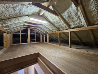 屋根裏収納：季節ごと、イベントごとにしか出さないような、使用頻度の低いモノの収納にはピッタリですね。