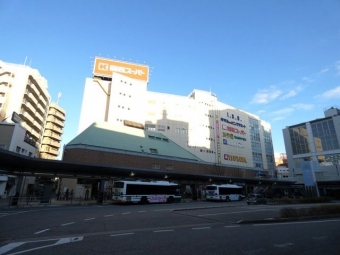 伊丹ショッピングデパート 徒歩30分。阪急伊丹駅ロータリにあるショッピング施設。関西スーパー・ＴＵＴＡＹＡ・100均・フィットネス施設と生活に必要な施設がそろっています。 2330m