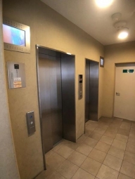 エレベーターは２基ありますので朝の忙しい時間帯もスムーズです。