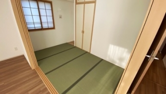 和室４．５帖：リビングにつながった和室スペースは、おむつ替えやお昼寝に最適です。