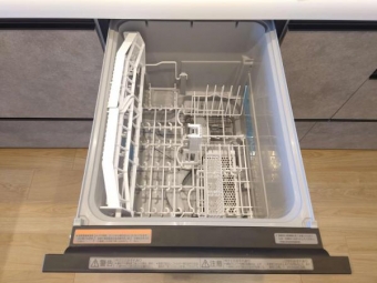 システムキッチンは食洗機付き！お料理の後片付けをサポートします！