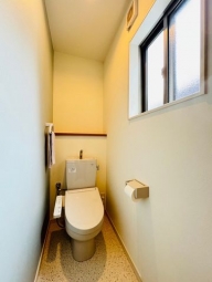 暖房洗浄便座付トイレには窓がございます